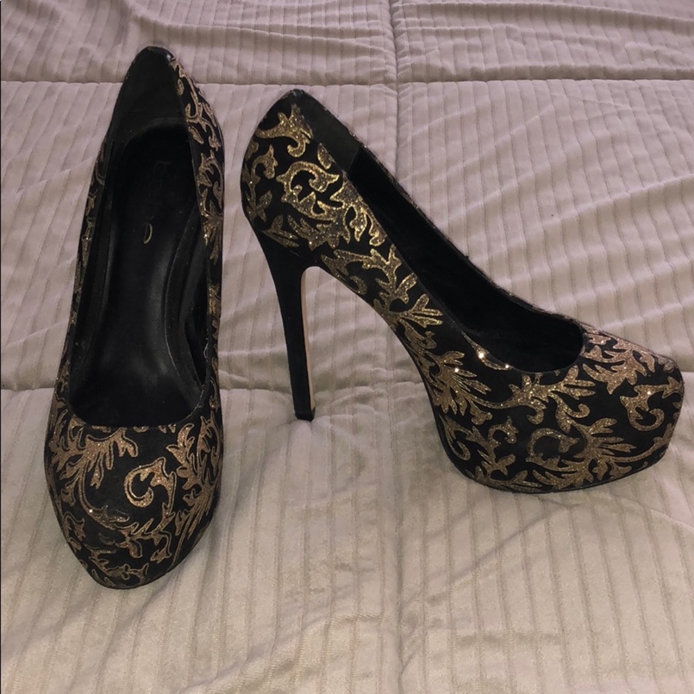 Bebe gold and black velvet heels